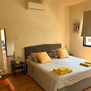 בית נופש Extremely Comfy With Spacious Private Terrace 10min Walk To The & In Town, לרנקה
